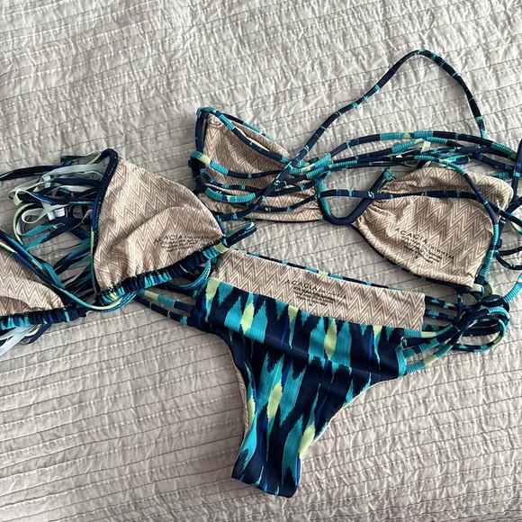 Blue acacia swimwear fringe top, strapless top, bottom included cantik print - Picture 3 of 6